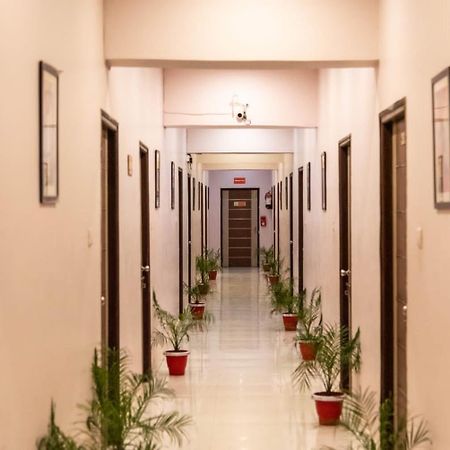 Maple Delite Hotell Lucknow Exteriör bild