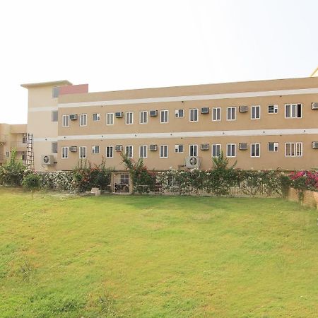 Maple Delite Hotell Lucknow Exteriör bild