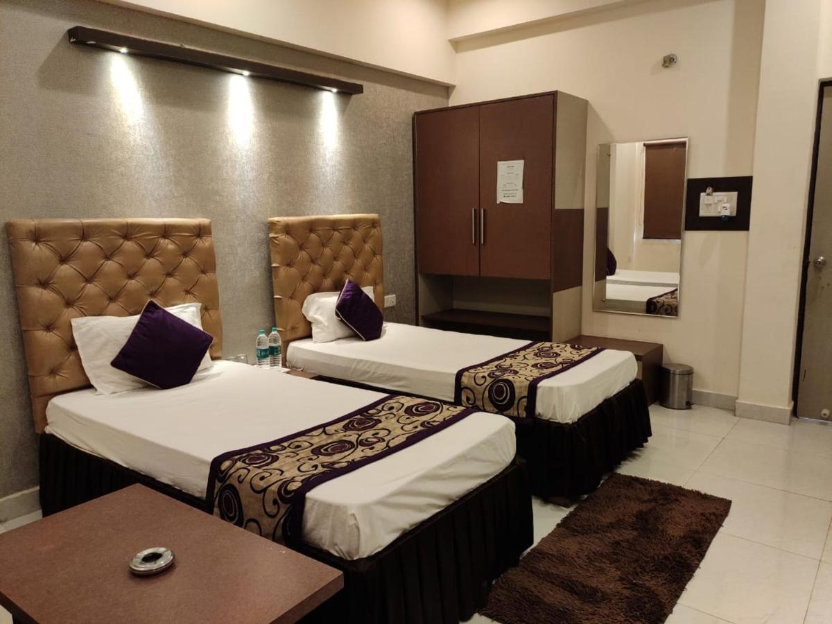 Maple Delite Hotell Lucknow Exteriör bild