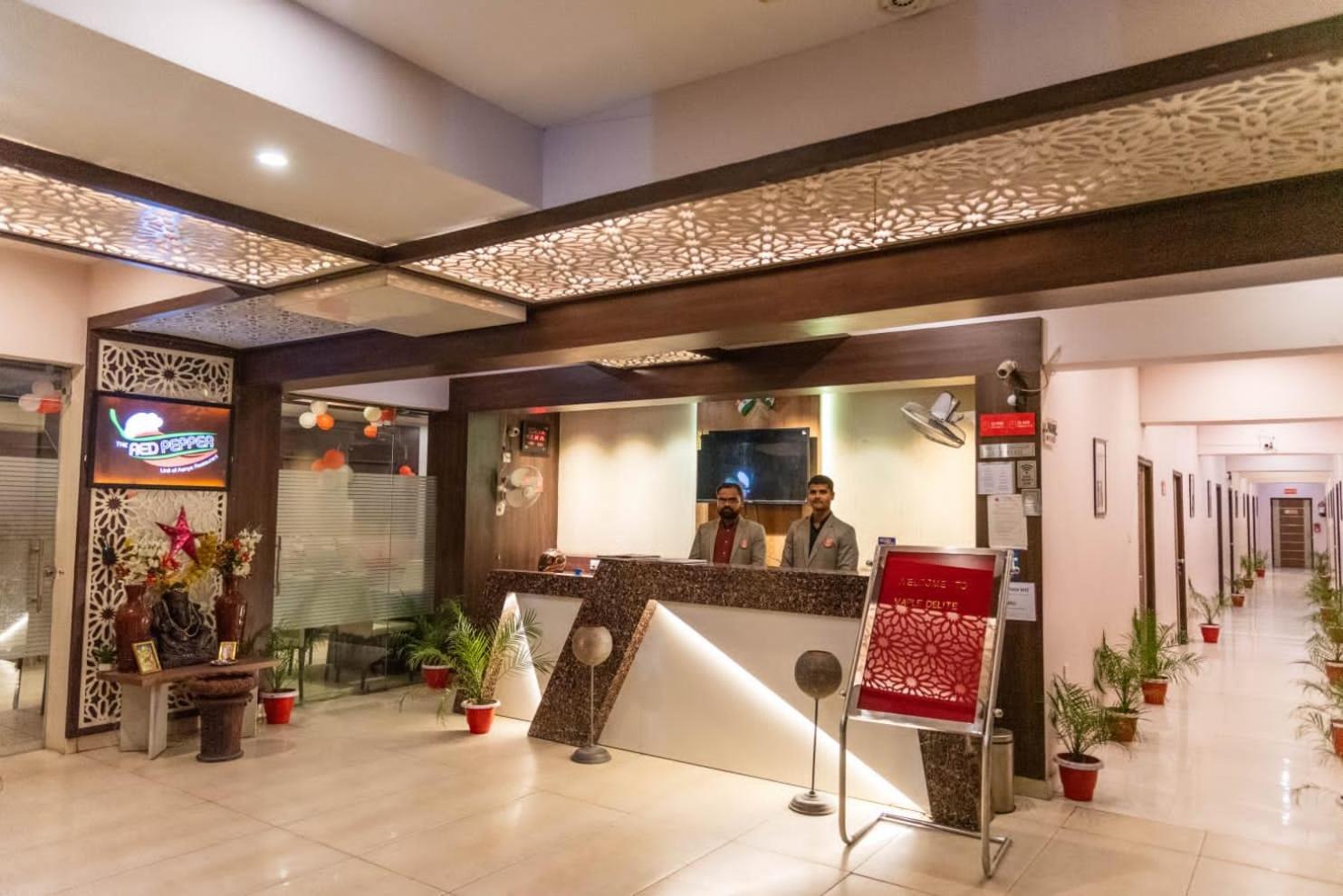 Maple Delite Hotell Lucknow Exteriör bild
