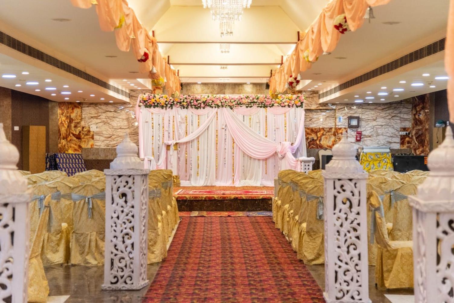 Maple Delite Hotell Lucknow Exteriör bild