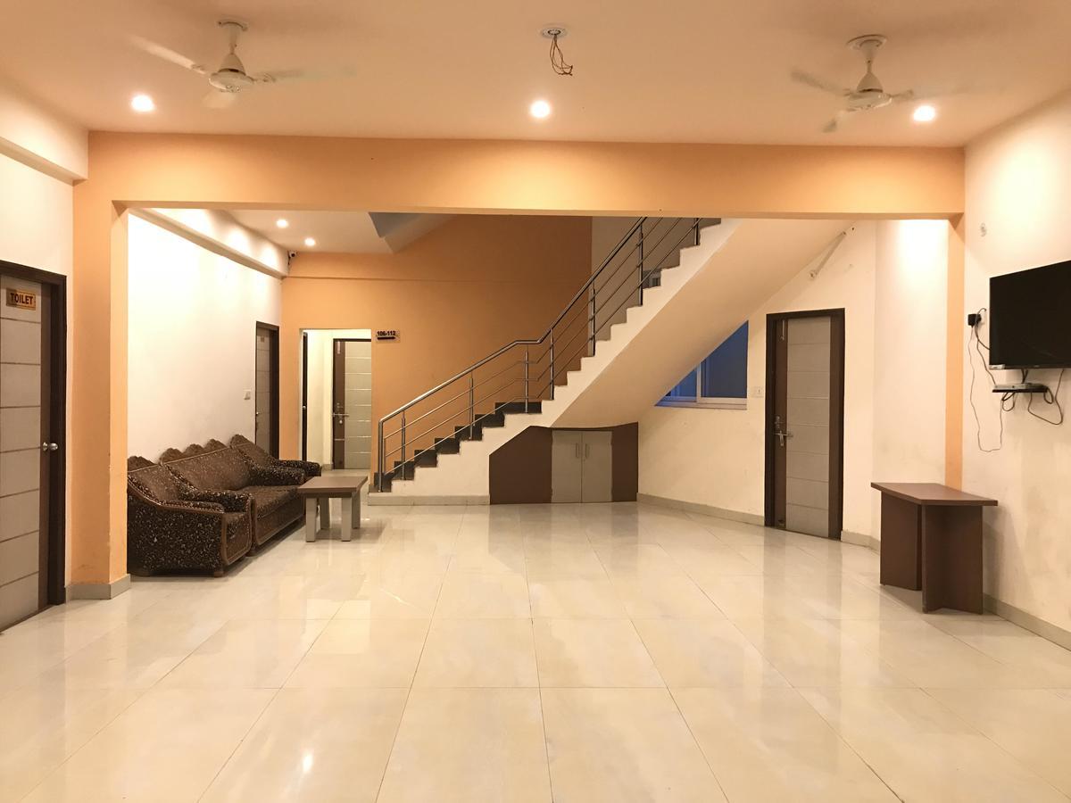 Maple Delite Hotell Lucknow Exteriör bild