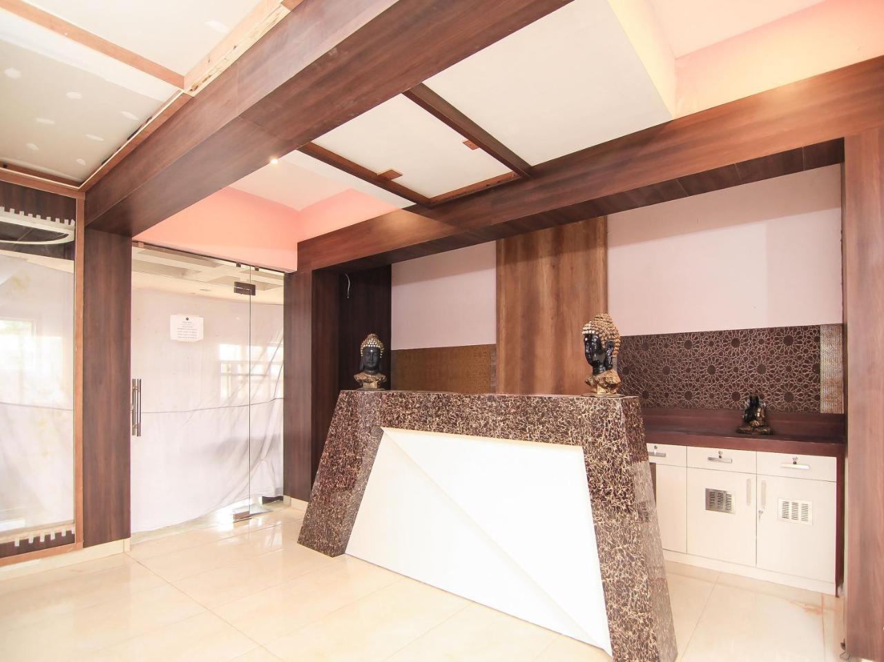 Maple Delite Hotell Lucknow Exteriör bild