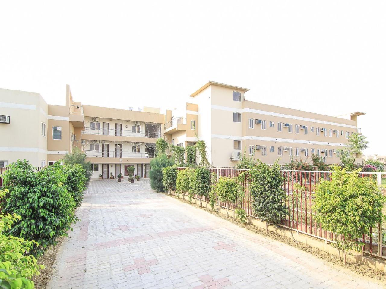 Maple Delite Hotell Lucknow Exteriör bild